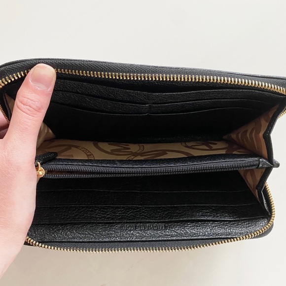 Michael Kors Wallet - Picture 5 of 5